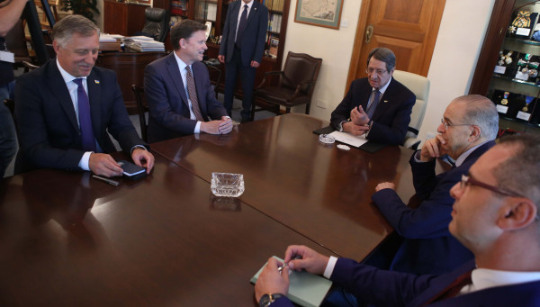 κολιν στιουαρτ νικος αναστασιαδης