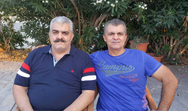 πρόσφυγες
