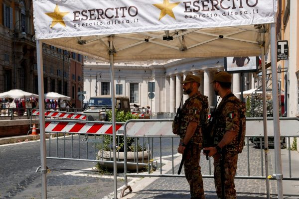 Οδηγός δεν σταμάτησε σε έλεγχο των καραμπινιέρων