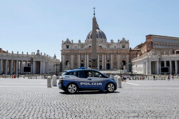 Οδηγός δεν σταμάτησε σε έλεγχο των καραμπινιέρων