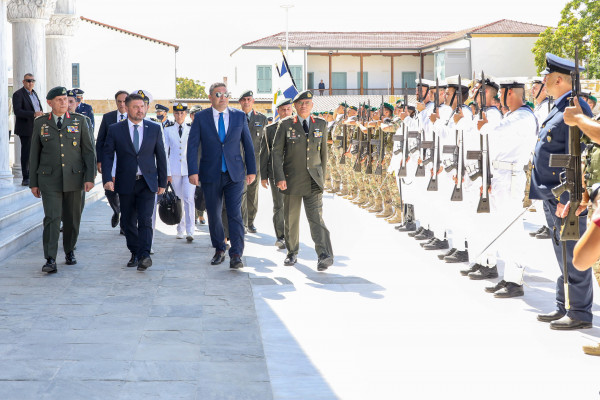 υπουργος οικονομικων 