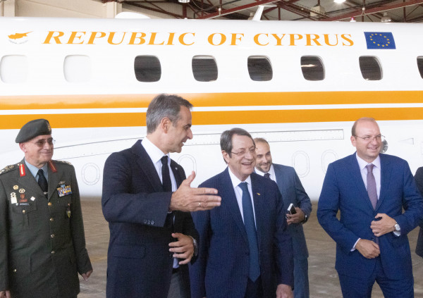 Νίκος Αναστασιάδης Κυριάκος Μητσοτάκης προεδρικό αεροσκάφος