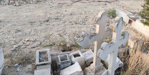 σκαλι αγλαντζιας ταφοι 