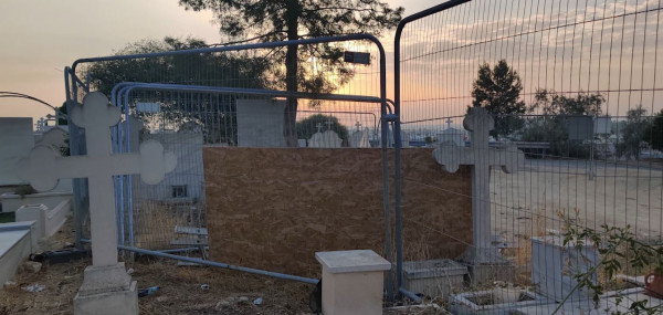 σκαλι αγλαντζιας ταφοι 