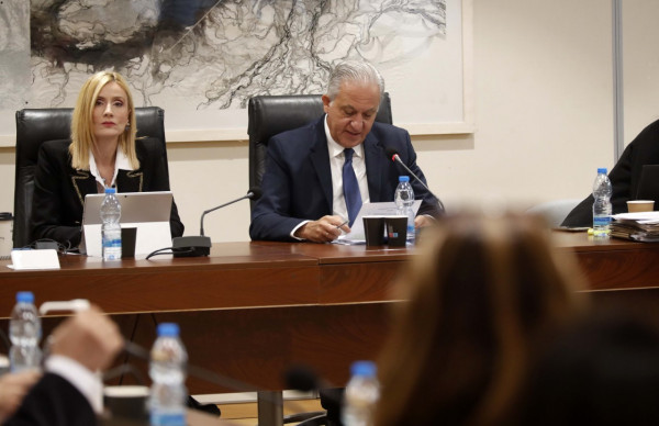 Επιτροπή Νομικών.