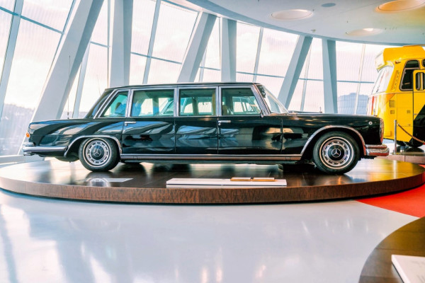 thumbnail_Mercedes-Benz 600 -1.j