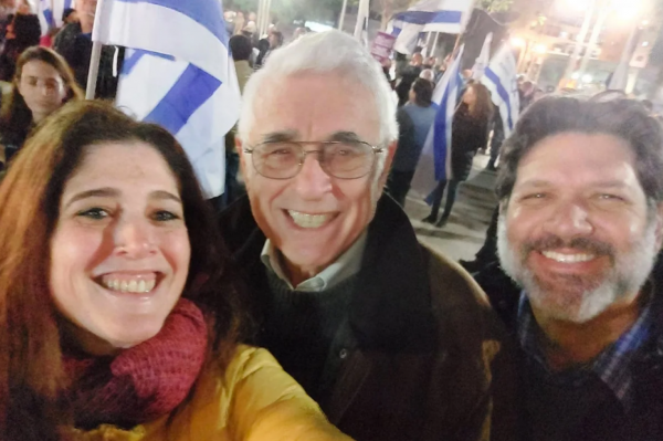Ο Ilan Troen, καθηγητής στο Brandeis, η κόρη του Deborah Shahar Troen Matias και ο σύζυγός της Shlomi Matias