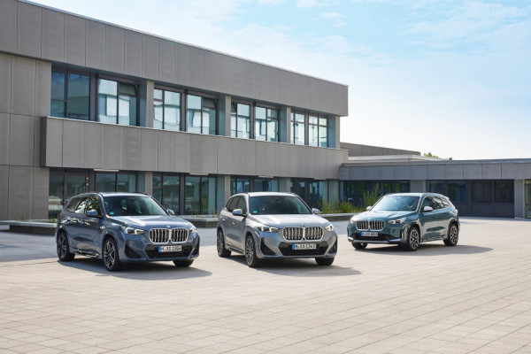thumbnail_BMW iX1 and BMW X1