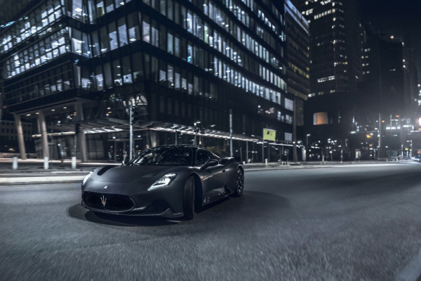 thumbnail_Maserati MC20 Notte -1