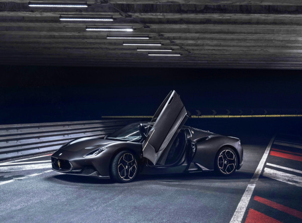 thumbnail_Maserati MC20 Notte -2