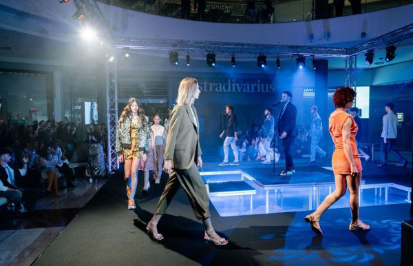 Στιγμιότυπο από το catwalk