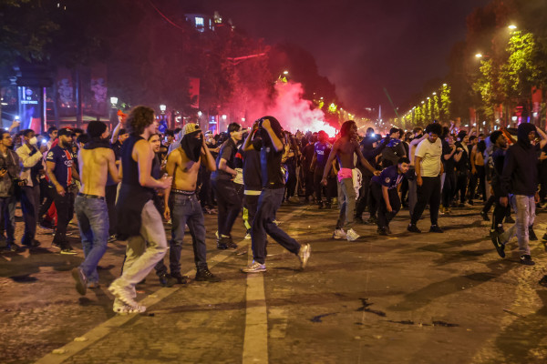 γαλλια επεισοδια παρι 4