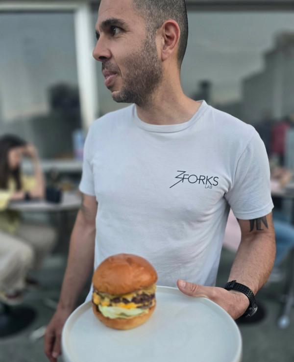 ε;εςτ
