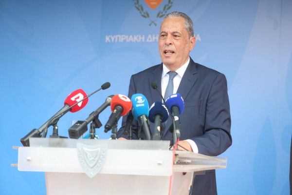 τε