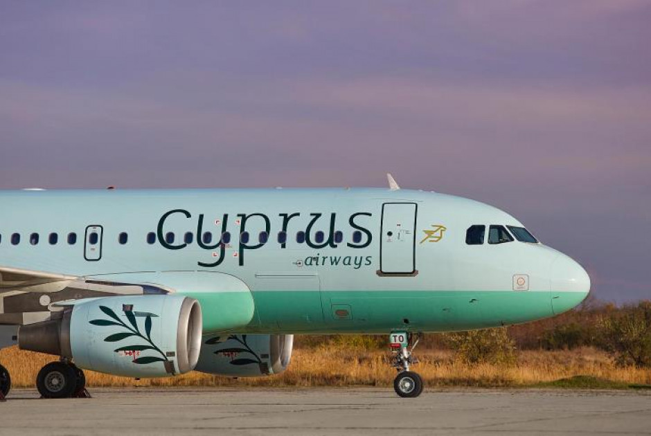 Cyprus Airways: &Epsilon;&pi;&alpha;&nu;έ&rho;&chi;&omicron;&nu;&tau;&alpha;&iota; &omicron;&iota; &pi;&tau;ή&sigma;&epsilon;&iota;&sigmaf; &Lambda;ά&rho;&nu;&alpha;&kappa;&alpha;-&Nu;&tau;&omicron;&upsilon;&mu;&pi;ά&iota;