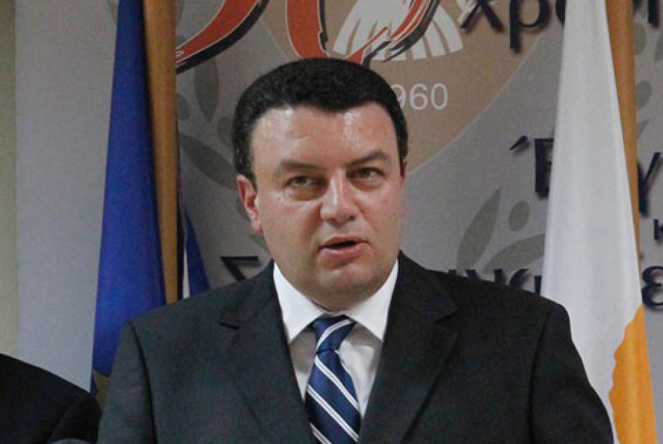 &laquo;&Sigma;&epsilon; έ&nu;&iota;&omega;&theta;&alpha; &sigma;&alpha;&nu; &pi;&alpha;&iota;&delta;ί &mu;&omicron;&upsilon; &kappa;&alpha;&iota; έ&tau;&sigma;&iota; &sigma;&epsilon; &kappa;&rho;&alpha;&tau;ώ &mu;έ&sigma;&alpha; &mu;&omicron;&upsilon;&raquo; - &Sigma;&upsilon;&gamma;&kappa;&iota;&nu;&epsilon;ί &omicron; &Nu;. &Alpha;&nu;&alpha;&sigma;&tau;&alpha;&sigma;&iota;ά&delta;&eta;&sigmaf; &gamma;&iota;&alpha; &tau;&omicron;&nu; &Tau;ά&sigma;&omicron; &Mu;&eta;&tau;&sigma;ό