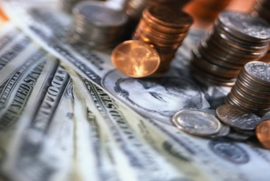 Βρήκε τσάντα με 18 εκατομμύρια δολάρια την επέστρεψε στον ιδιοκτήτη και αυτός της έδωσε σοκολάτες