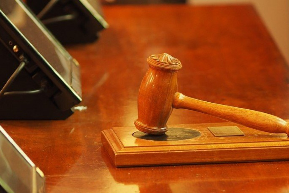 Γαλλία: Στο εδώλιο καθηγήτρια για παρενόχληση μαθήτριας που αυτοκτόνησε