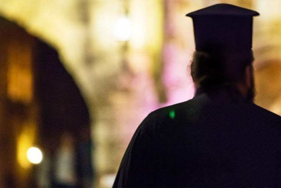 Ιερέας κακοποίησε ανήλικη μέσα σε εκκλησία