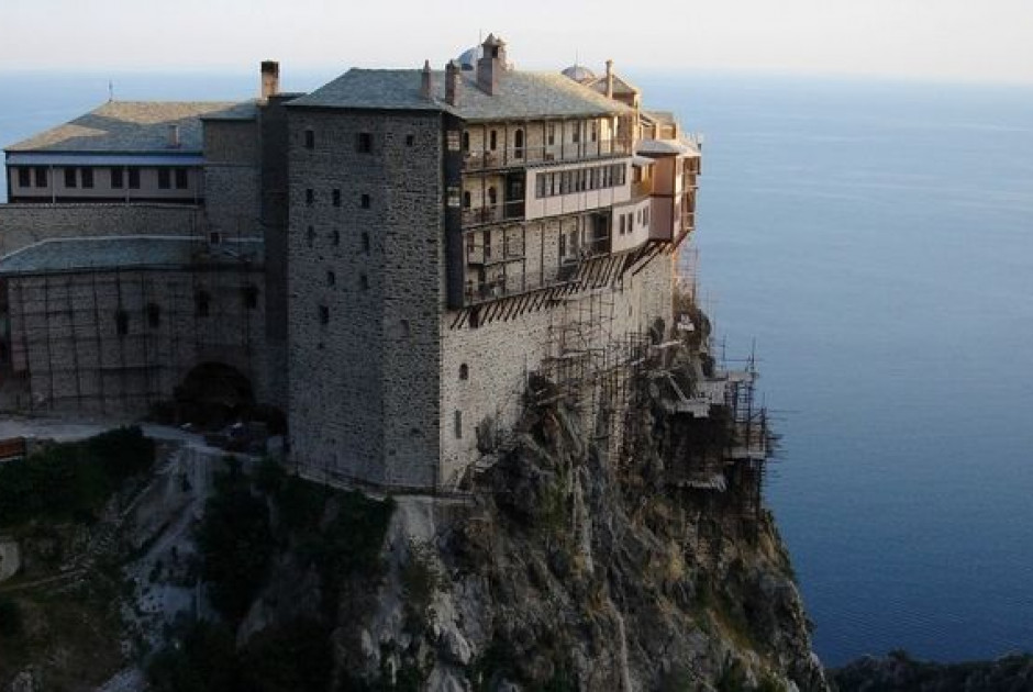 Αναστάτωση στο Άγιο Όρος: Επίθεση με γροθιές δέχτηκε 20χρονος μοναχός