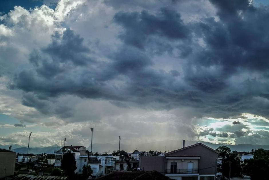 Ζέστη με ανατροπές... Βροχές, βροντές και νεφώσεις
