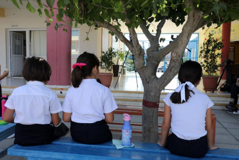 &laquo;&Omicron;&Lambda;&Alpha; &tau;&alpha; &pi;&alpha;&iota;&delta;&iota;ά &mu;&epsilon; &sigma;&chi;&omicron;&lambda;&iota;&kappa;ά&raquo; - Ό&lambda;&epsilon;&sigmaf; &omicron;&iota; &pi;&lambda;&eta;&rho;&omicron;&phi;&omicron;&rho;ί&epsilon;&sigmaf; &gamma;&iota;&alpha; &tau;&eta;&nu; &epsilon;&kappa;&sigma;&tau;&rho;&alpha;&tau;&epsilon;ί&alpha;