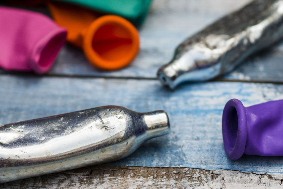 Κυκλοφορούσαν με μεγάλο αριθμό laughing gas – Ο ένας ήταν υπό την επήρεια ναρκωτικών