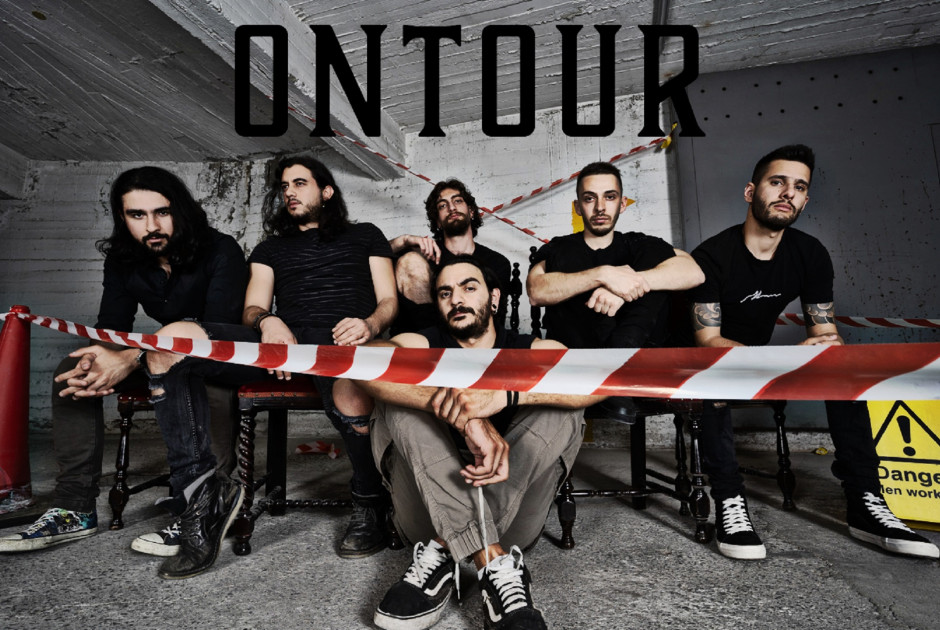 on tour συγκροτημα