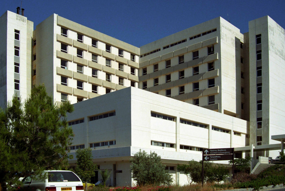 Στο νοσοκομείο τρία πρόσωπα μετά από κατανάλωση ροφήματος σε οικία 78χρονου αποθανόντα