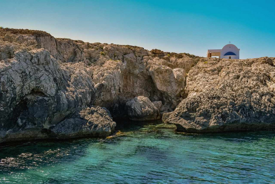 Επιχείρηση διάσωσης 24χρονου που τραυματίστηκε στις θαλασσινές σπηλιές στην Αγία Νάπα