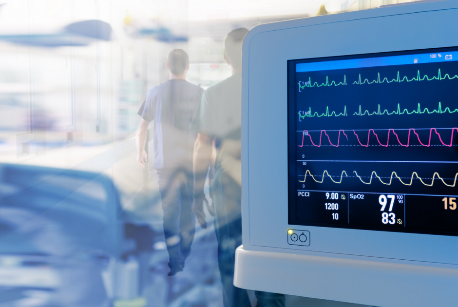 Νοσηλευτές κρούουν τον κώδωνα: Ασθενείς παραμένουν πάνω από 24 ώρες στα Επείγοντα