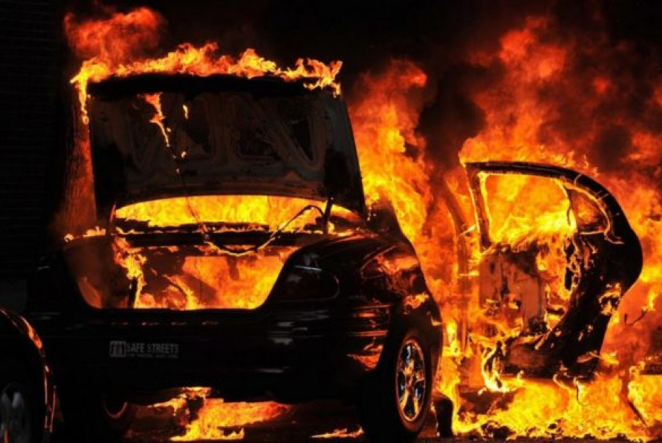 Στις φλόγες τυλίχθηκε όχημα 40χρονου στην Αγία Νάπα