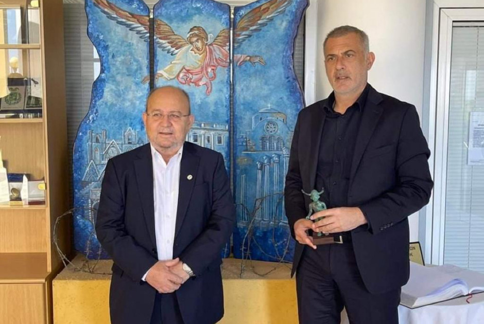 σιμος ιωαννου γιαννης μωραλης δημαρχος αμμοχωστου δημαρχος πειραια
