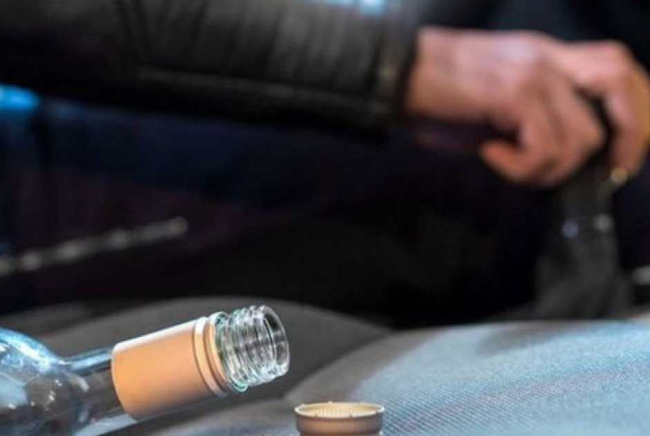 Δεν άφησε όχημα μεθυσμένος 56χρονος - Πήρε μαζί του τέσσερα αυτοκίνητα από την τύφλα