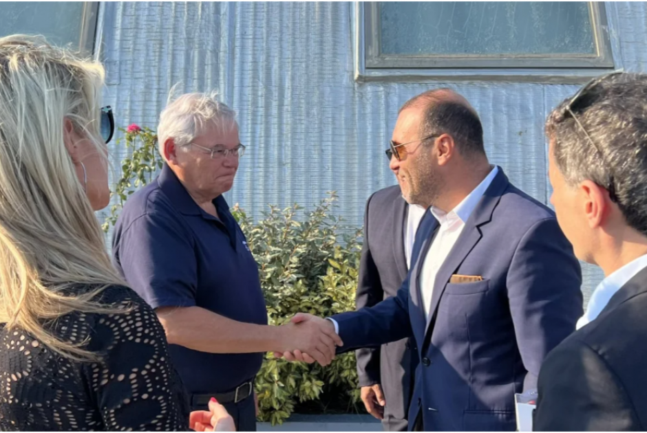 μενεντεζ