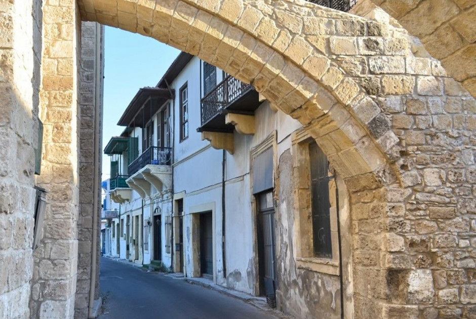 Ευτράπελα στην Επ. Προσφύγων - «Συμβόλαια τ/κ περιουσιών σε 150χρονους»