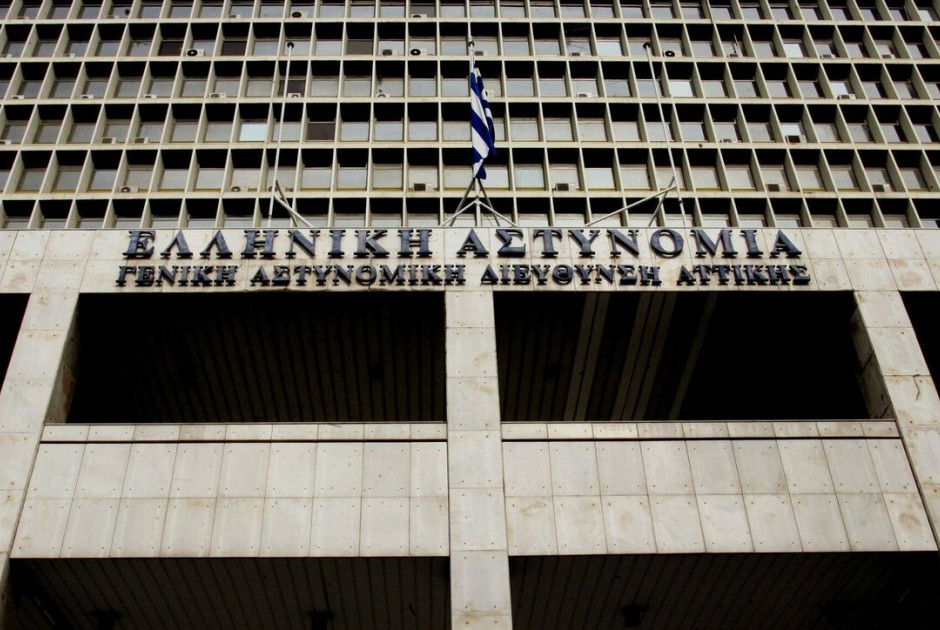 Αθήνα: Συναγερμός έξω από τη ΓΑΔΑ με άνδρα που απειλεί ότι έχει πάνω του εκρηκτικά