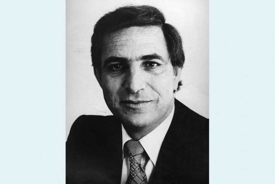 πολυ