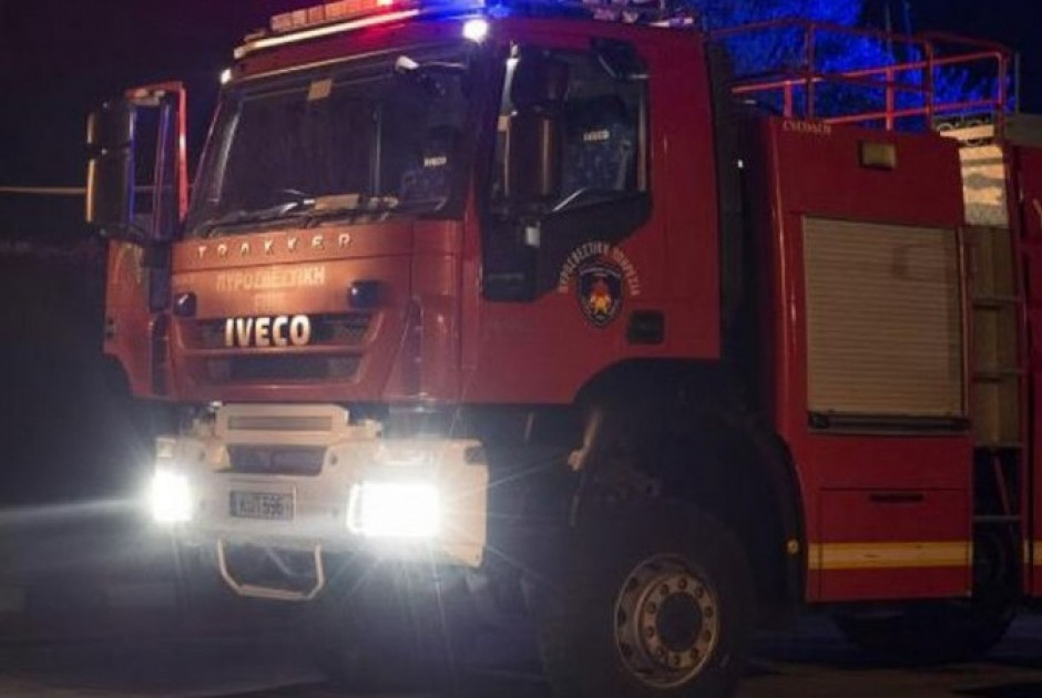 Πυρκαγιά σε εμπορικό πλοίο στο λιμάνι Λάρνακας – Στο Νοσοκομείο μηχανοδηγός