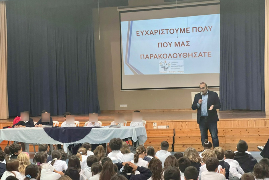 Γιάννης Καρούσος