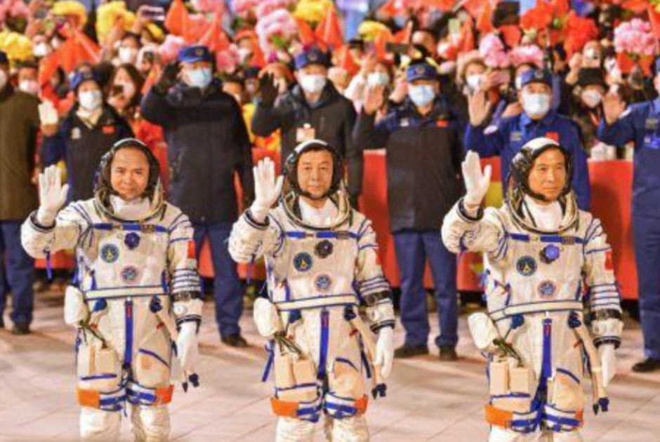 Κίνα αστροναύτες