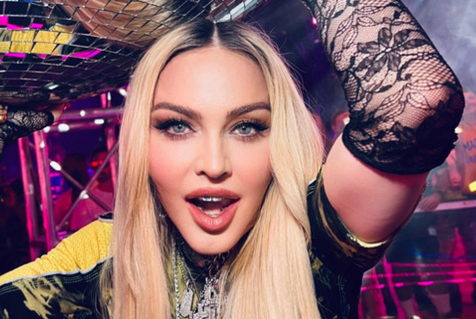 Madonna: Γιόρτασε τα 67α γενέθλιά της στην Ιταλία με μία τεράστια τούρτα Labubu