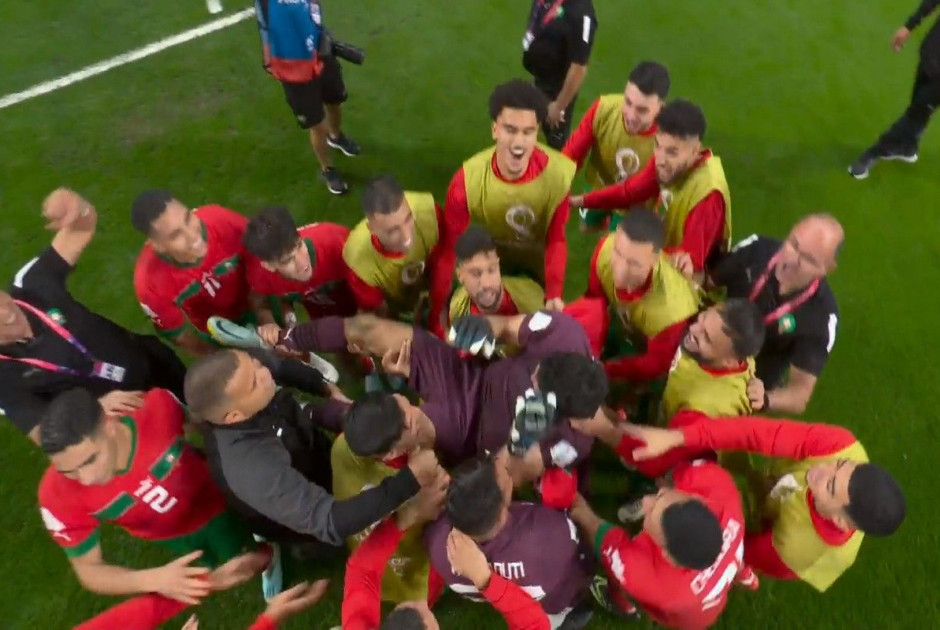 Μουντιάλ 2022, Μαρόκο: Αποθέωση για τον Μπόνο, τον σήκωσαν στα χέρια οι  συμπαίκτες του | Ant1 Live