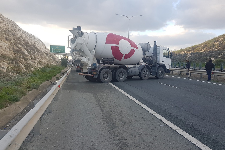 διαμαρτυρία σκυρόδεμα