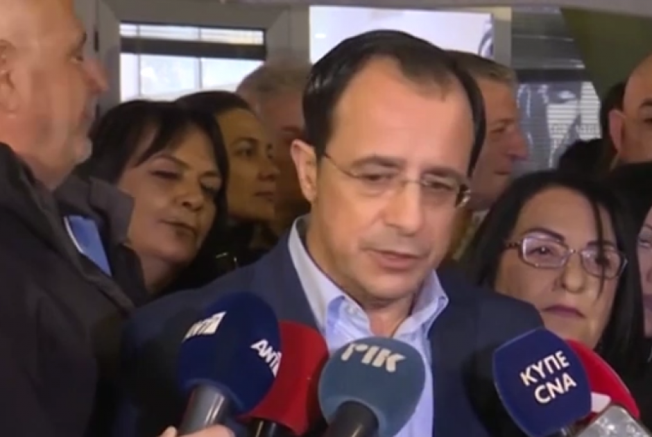 εγ