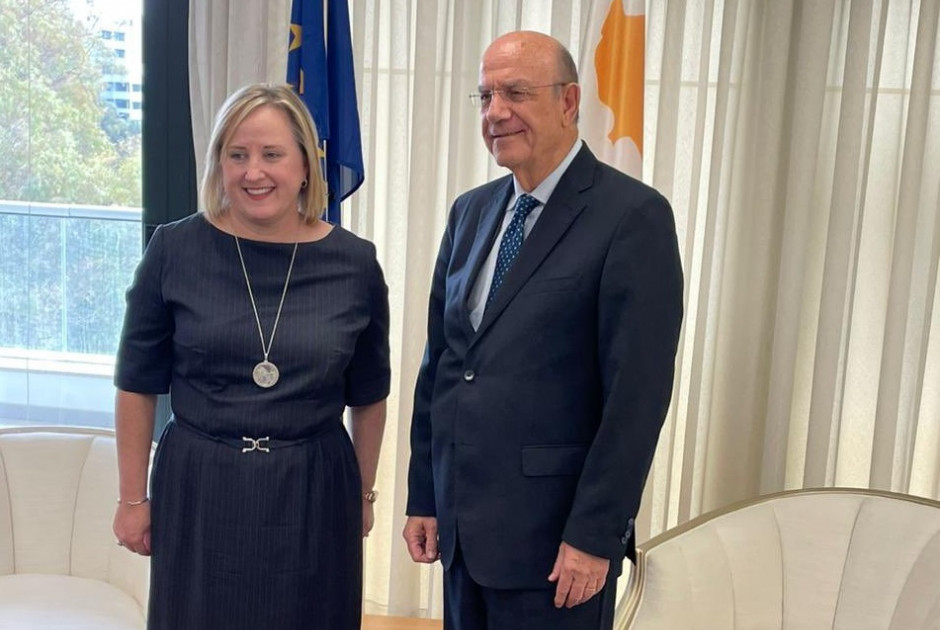 Μάκης Κεραυνός Τζούλι Φίσερ