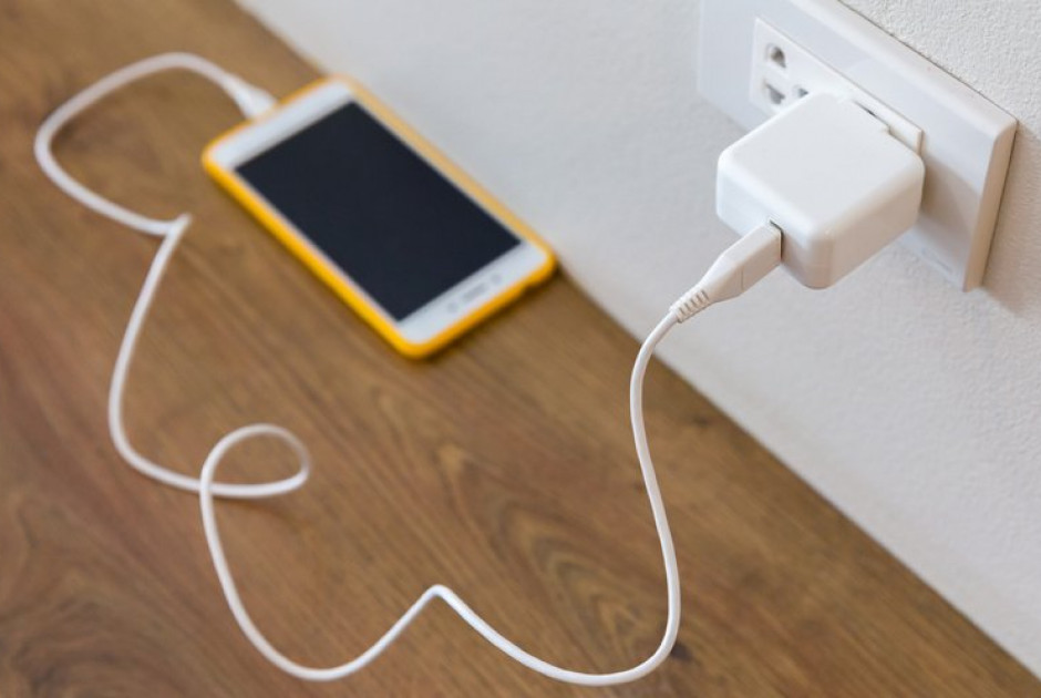 Αυστραλία: Άνδρας έπιασε φωτιά μετά από υπερθέρμανση φορητού φορτιστή