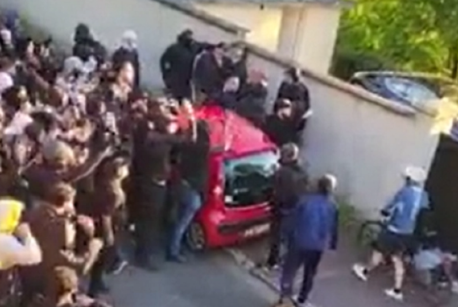 νειμαρ εξω σπιτι