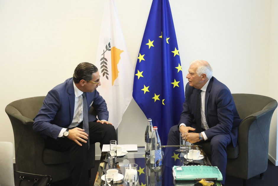 Κωνσταντίνος Κόμπος Ζοζέπ Μπορέλ