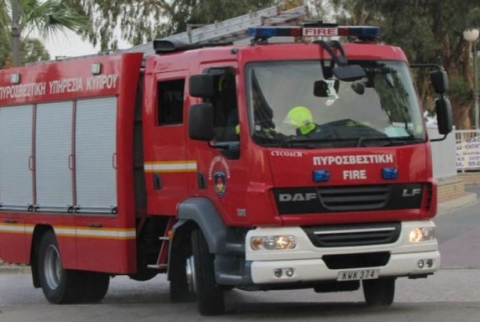 Πυρκαγιά σε αποθήκη στη Πάφο: Στο νοσοκομείο η ιδιοκτήτρια - Επιχείρησε να κάψει άχρηστα υλικά